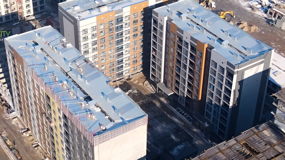 Строительство двух блоков ЖК «Аалам Сити» вышло на 1 и 9 этажи